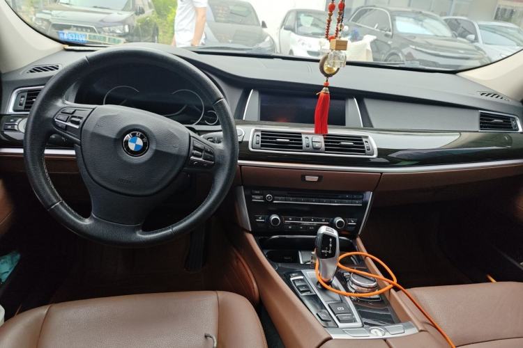 Used BMW 5 Series GT 2015 528i Leading Model Center Console