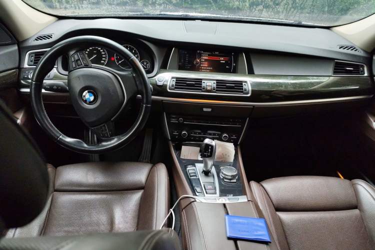 Used BMW 5 Series GT 2015 528i Luxury Edition Center Console
