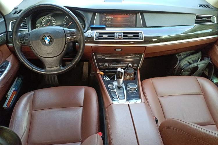 Used BMW 5 Series GT 2015 528i Leading Model Center Console