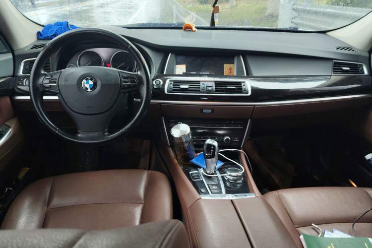 Used BMW 5 Series GT 2015 528i Leading Model Center Console
