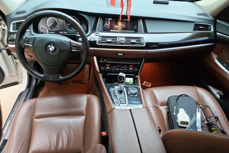 Used BMW 5 Series GT 2015 528i Leading Model Center Console