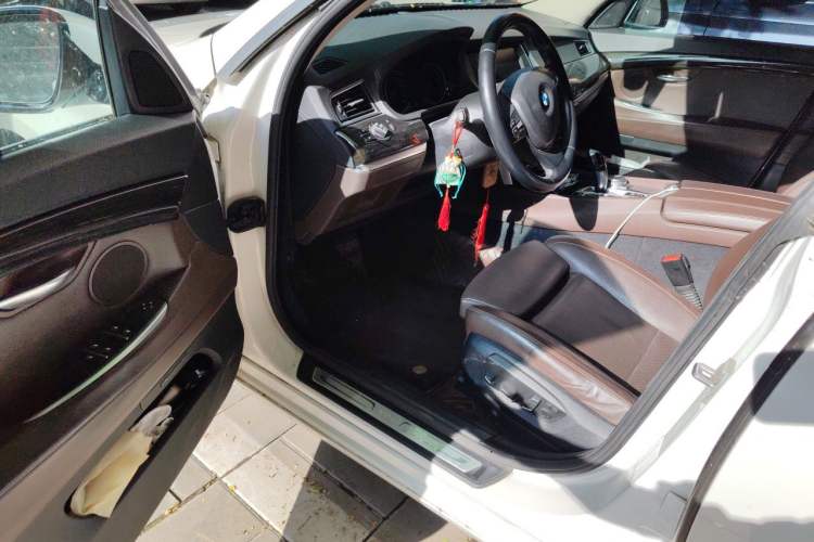 Used BMW 5 Series GT 2015 528i Luxury Edition Driver Seat