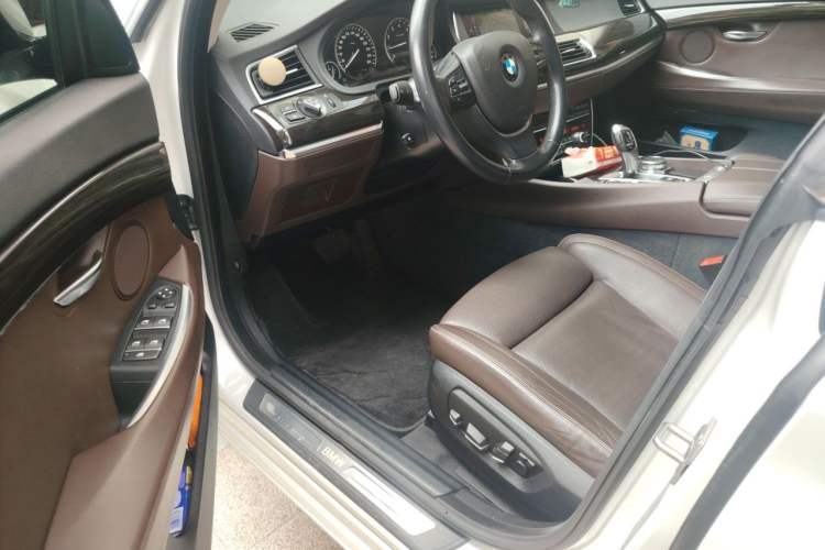 Used BMW 5 Series GT 2015 528i Luxury Edition Driver Seat