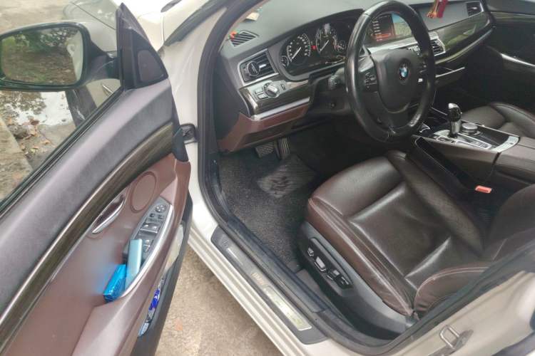 Used BMW 5 Series GT 2015 528i Luxury Edition Driver Seat
