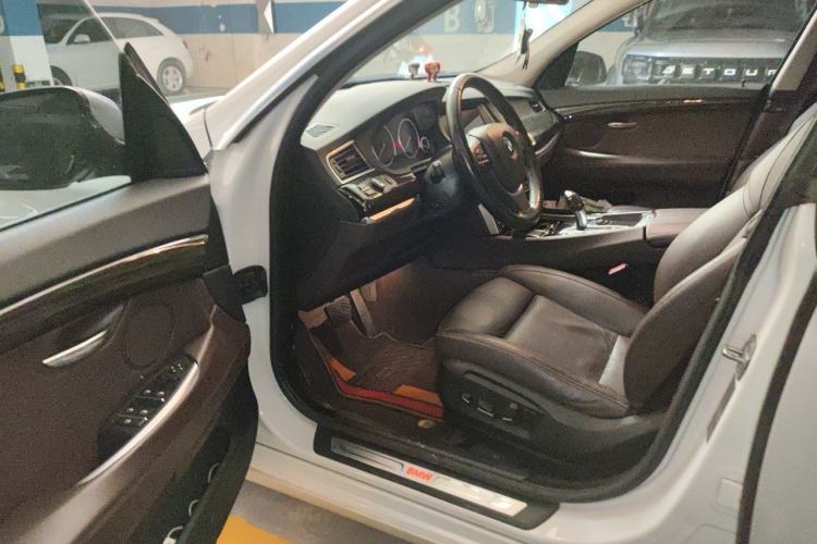 Used BMW 5 Series GT 2015 528i Luxury Edition Driver Seat