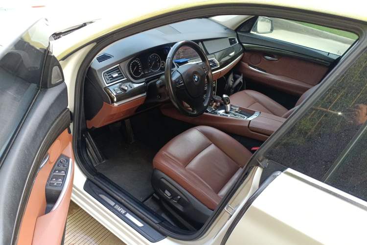 Used BMW 5 Series GT 2015 528i Leading Model Driver Seat