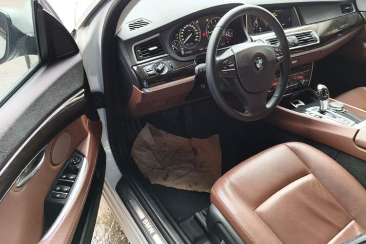 Used BMW 5 Series GT 2015 528i Luxury Edition Driver Seat