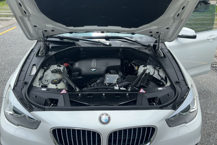 Used BMW 5 Series GT 2015 528i Leading Model Engine Bay