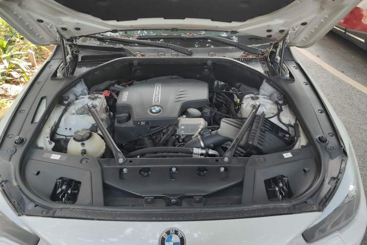 Used BMW 5 Series GT 2015 528i Leading Model Engine Bay