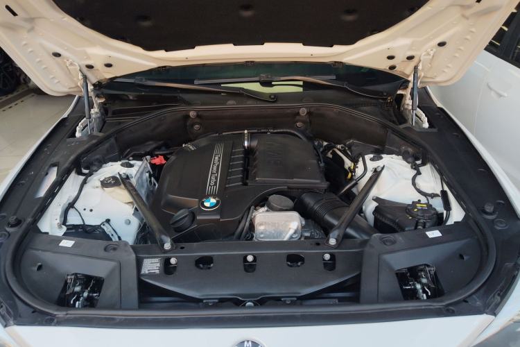 Used BMW 5 Series GT 2015 535i Leading Model Engine Bay