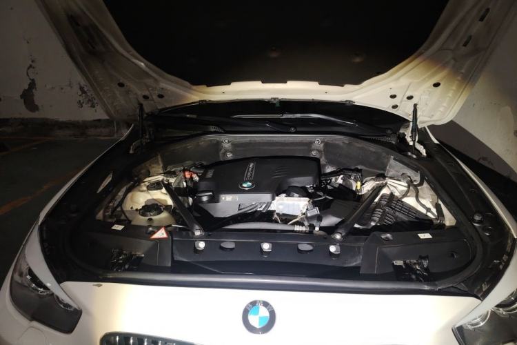 Used BMW 5 Series GT 2015 528i Luxury Edition Engine Bay