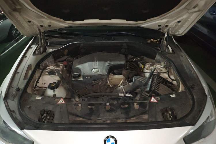 Used BMW 5 Series GT 2015 528i Leading Model Engine Bay