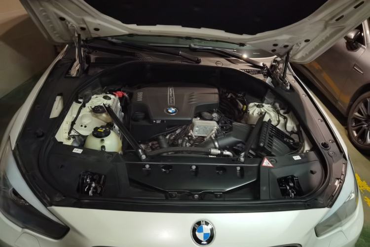 Used BMW 5 Series GT 2015 528i Leading Model Engine Bay
