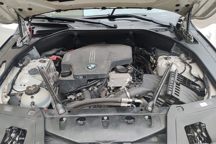 Used BMW 5 Series GT 2015 528i Leading Model Engine Bay