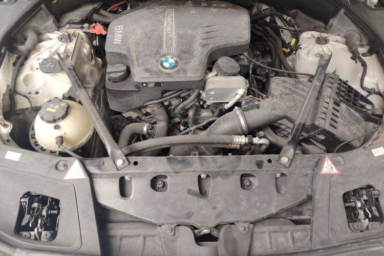 Used BMW 5 Series GT 2015 528i Luxury Edition Engine Bay