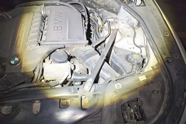 Used BMW 5 Series GT 2015 535i Leading Model Engine Bay Left