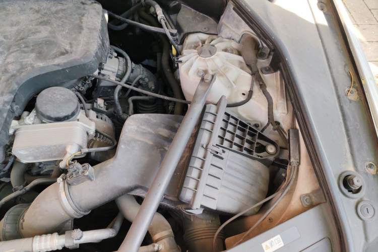 Used BMW 5 Series GT 2015 528i Luxury Edition Engine Bay Left