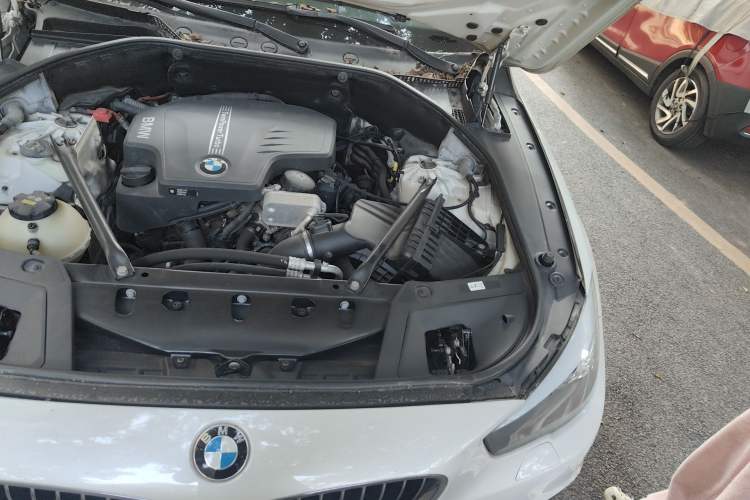Used BMW 5 Series GT 2015 528i Leading Model Engine Bay Left