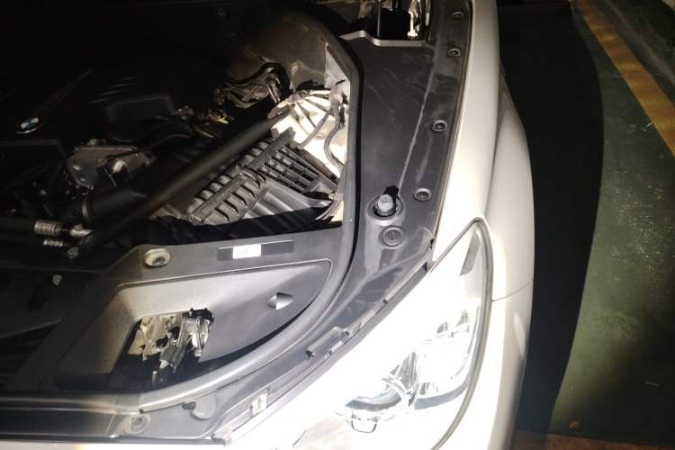 Used BMW 5 Series GT 2015 528i Luxury Edition Engine Bay Left