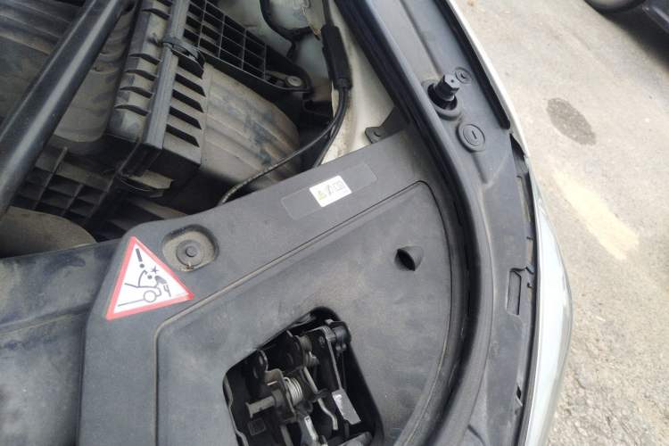 Used BMW 5 Series GT 2015 528i Leading Model Engine Bay Left