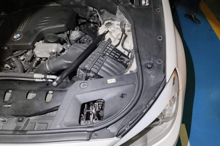 Used BMW 5 Series GT 2015 528i Leading Model Engine Bay Left