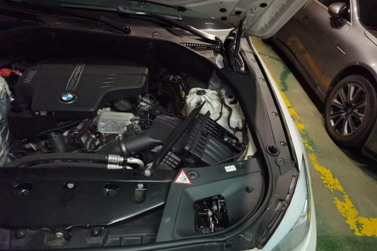 Used BMW 5 Series GT 2015 528i Leading Model Engine Bay Left