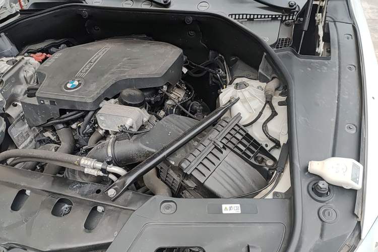 Used BMW 5 Series GT 2015 528i Leading Model Engine Bay Left