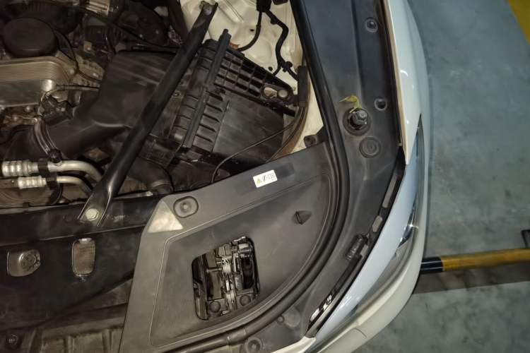 Used BMW 5 Series GT 2015 528i Leading Model Engine Bay Left