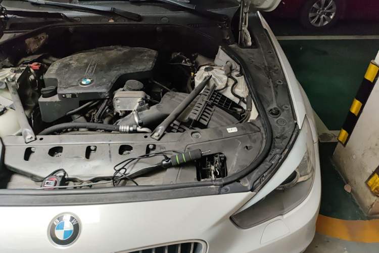 Used BMW 5 Series GT 2015 528i Luxury Edition Engine Bay Left