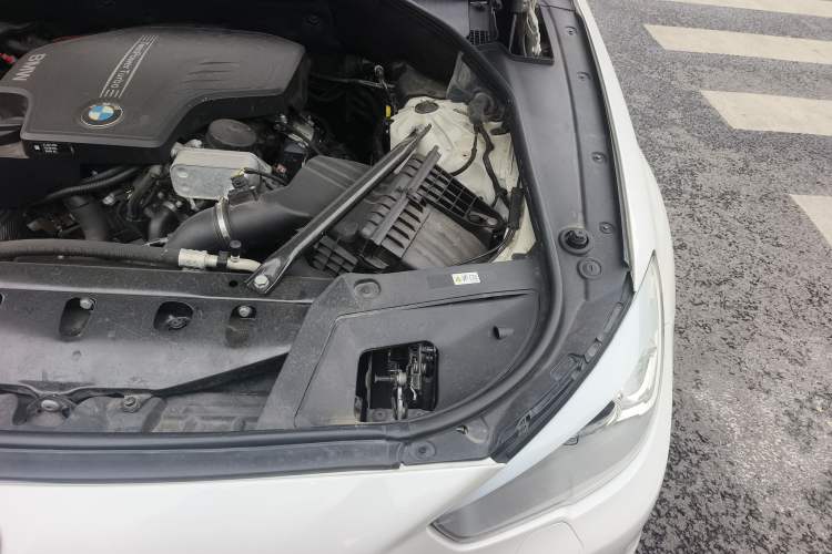 Used BMW 5 Series GT 2015 528i Leading Model Engine Bay Left