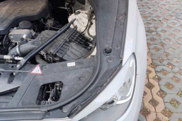 Used BMW 5 Series GT 2015 528i Luxury Edition Engine Bay Left