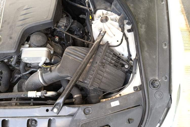 Used BMW 5 Series GT 2015 528i Leading Model Engine Bay Left