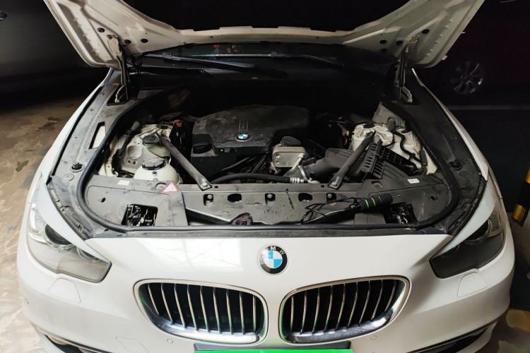 Used BMW 5 Series GT 2015 528i Luxury Edition Engine Bay