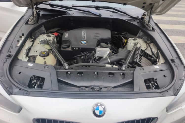 Used BMW 5 Series GT 2015 528i Leading Model Engine Bay