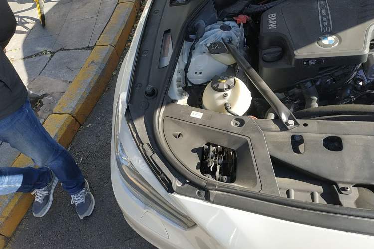 Used BMW 5 Series GT 2015 528i Leading Model Engine Bay Right