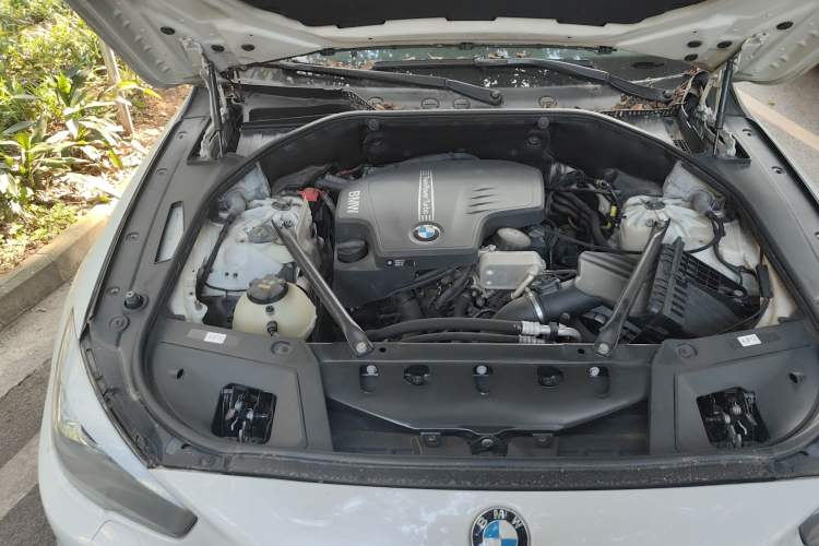 Used BMW 5 Series GT 2015 528i Leading Model Engine Bay Right