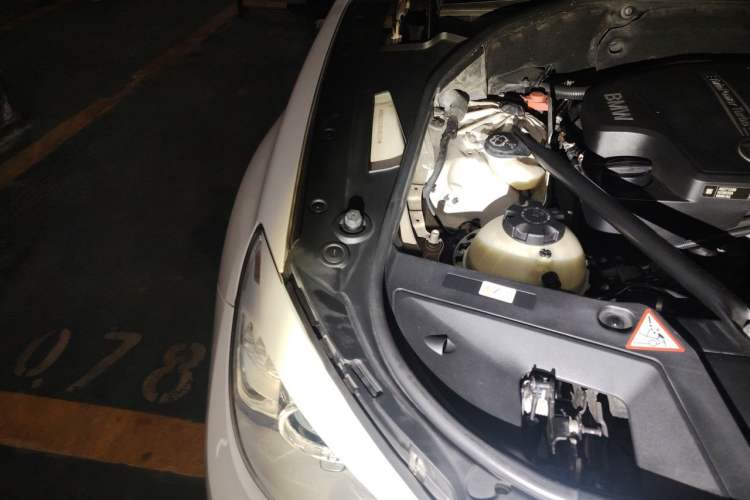 Used BMW 5 Series GT 2015 528i Luxury Edition Engine Bay Right