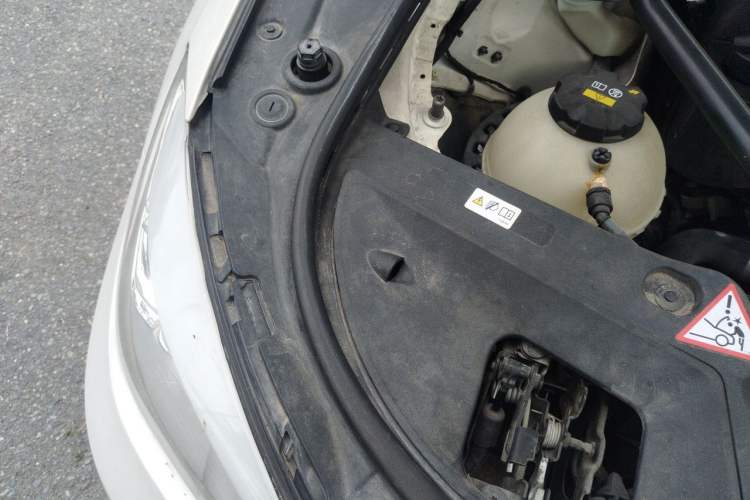 Used BMW 5 Series GT 2015 528i Leading Model Engine Bay Right