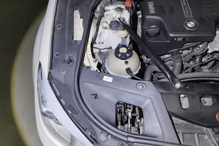 Used BMW 5 Series GT 2015 528i Leading Model Engine Bay Right