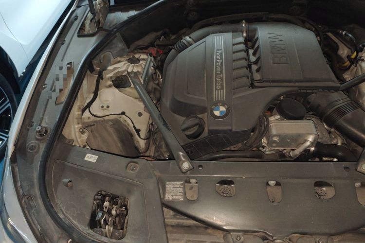 Used BMW 5 Series GT 2015 535i xDrive Engine Bay Right