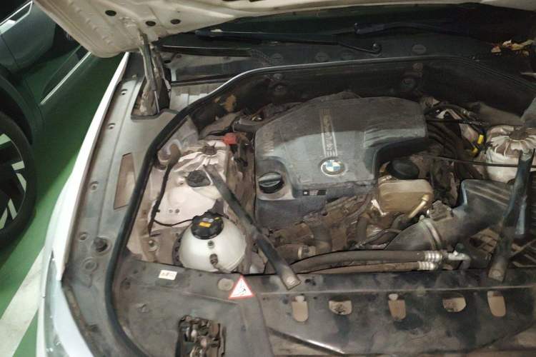 Used BMW 5 Series GT 2015 528i Leading Model Engine Bay Right