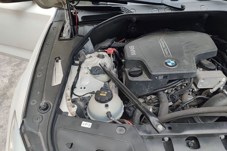 Used BMW 5 Series GT 2015 528i Leading Model Engine Bay Right