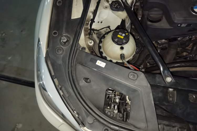 Used BMW 5 Series GT 2015 528i Leading Model Engine Bay Right