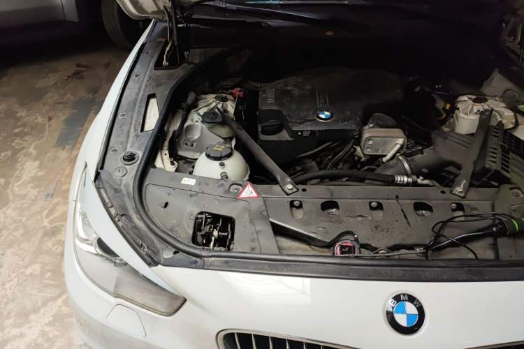 Used BMW 5 Series GT 2015 528i Luxury Edition Engine Bay Right