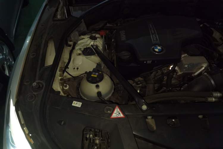 Used BMW 5 Series GT 2015 528i Leading Model Engine Bay Right