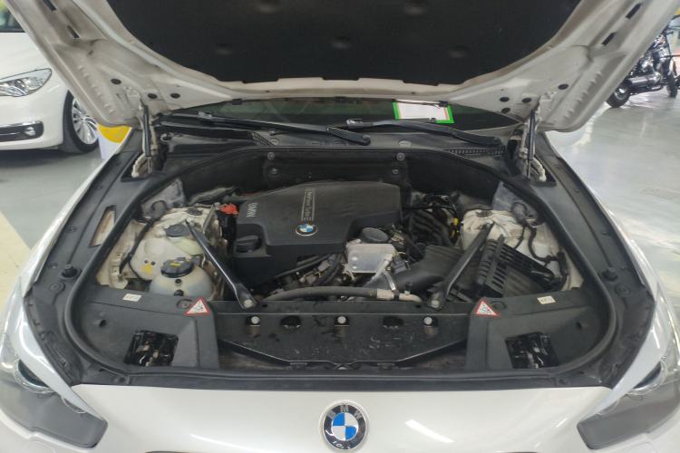 Used BMW 5 Series GT 2015 528i Leading Model Engine Bay