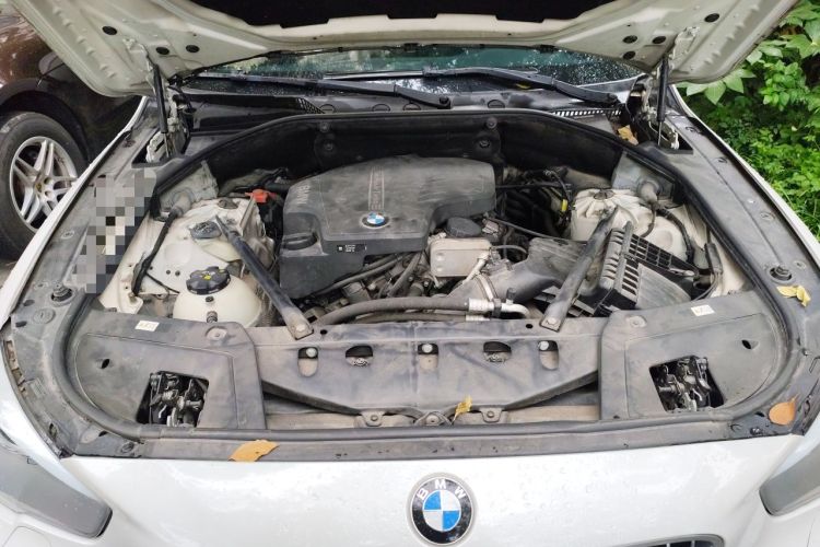 Used BMW 5 Series GT 2015 528i Luxury Edition Engine Bay