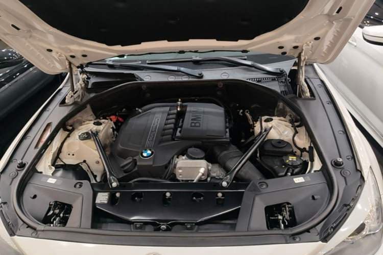 Used BMW 5 Series GT 2015 535i xDrive Engine Bay