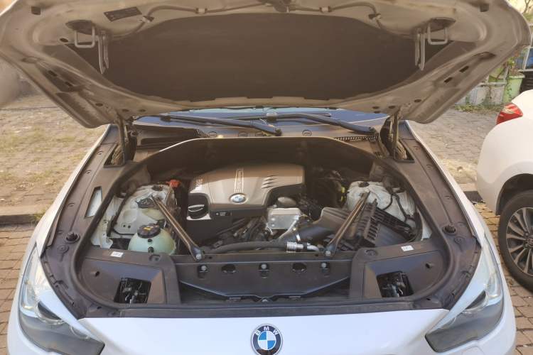 Used BMW 5 Series GT 2015 528i Leading Model Engine Bay