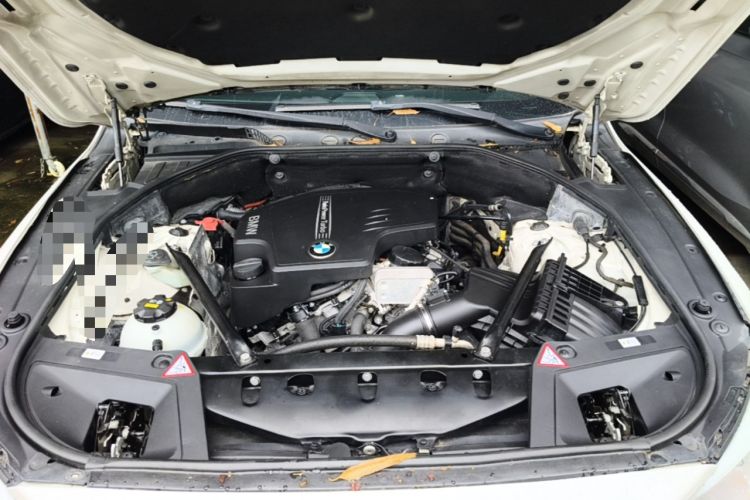 Used BMW 5 Series GT 2015 528i Luxury Edition Engine Bay